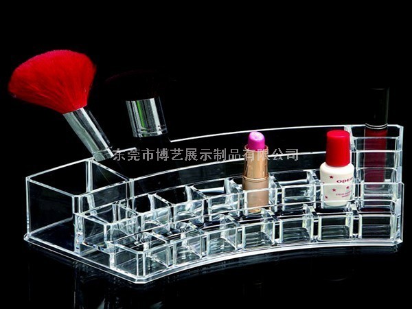 如何設(shè)計亞克力化妝品展示柜醒目呢